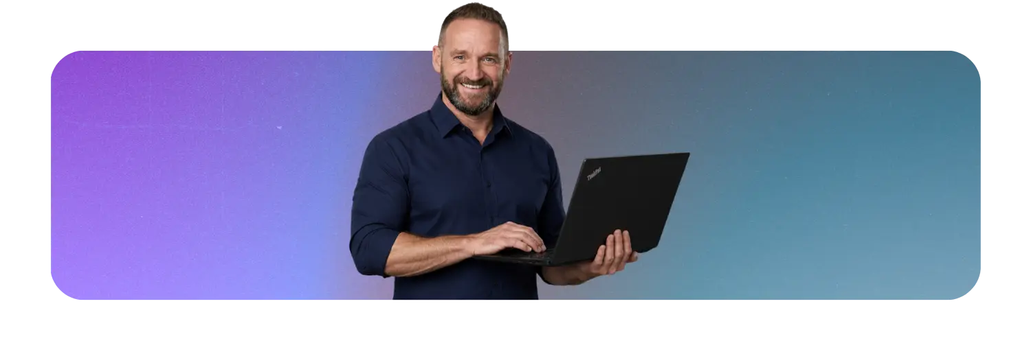 José Manuel Guerrero, fundador de SenshiCode — diseño web en Sabadell José Manuel Guerrero Rodrigues, fundador de SenshiCode, con un portátil Lenovo ThinkPad
