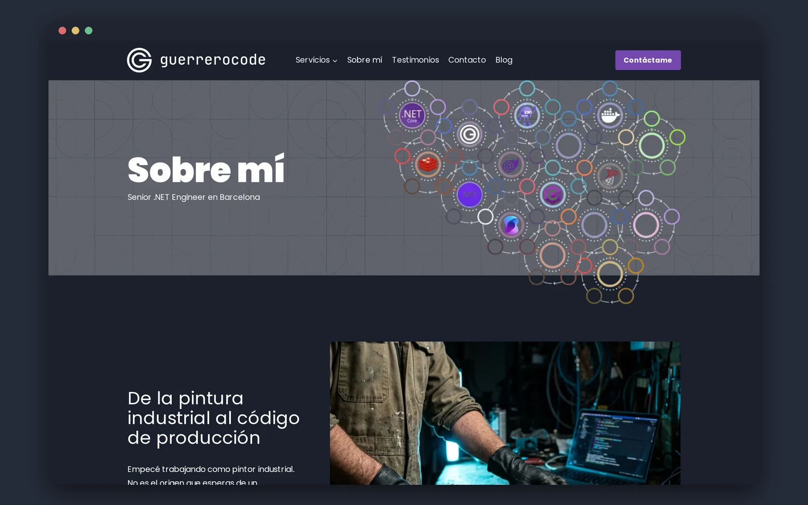 Página «Sobre mí» de guerrerocode.net: un mosaico de iconos de tecnologías y una imagen de una persona con guantes ante un portátil